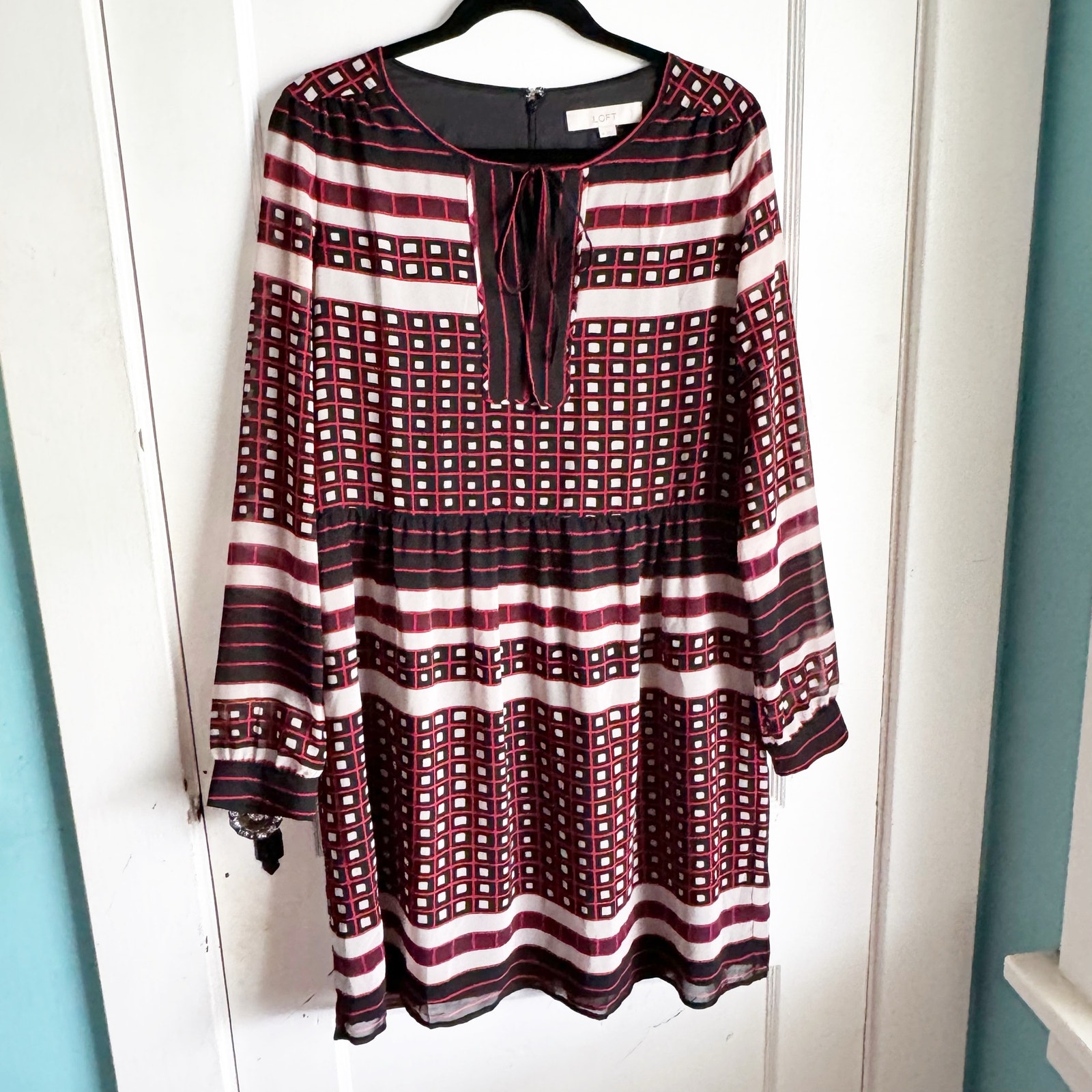 Loft Round Neck Sheer Long Sleeve Tie Neck Knee Length Geometric Dress Medium